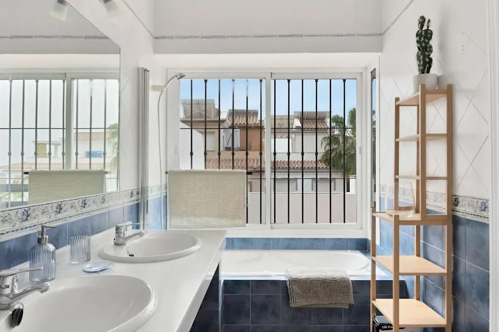Adosado Con Solarium Y Piscina En Marbella Este - Vistamar 16 Spanje